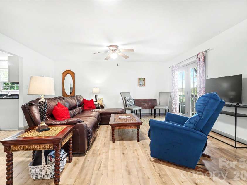 294 Riverview Boulevard, Lexington, NC 27292.  MLS# CAR4403702, YatesRealty ID 40929. 