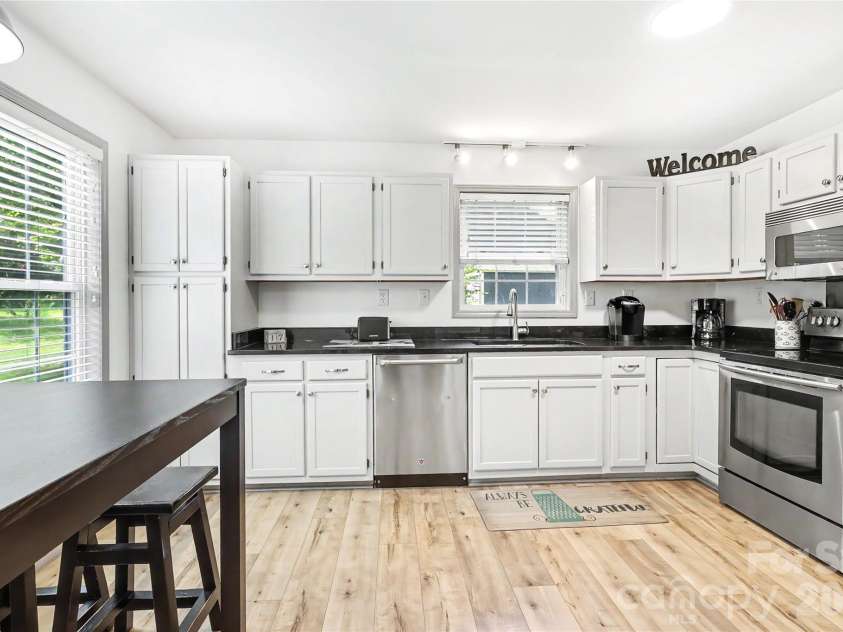 294 Riverview Boulevard, Lexington, NC 27292.  MLS# CAR4403702, YatesRealty ID 40929. 