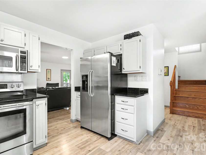 294 Riverview Boulevard, Lexington, NC 27292.  MLS# CAR4403702, YatesRealty ID 40929. 