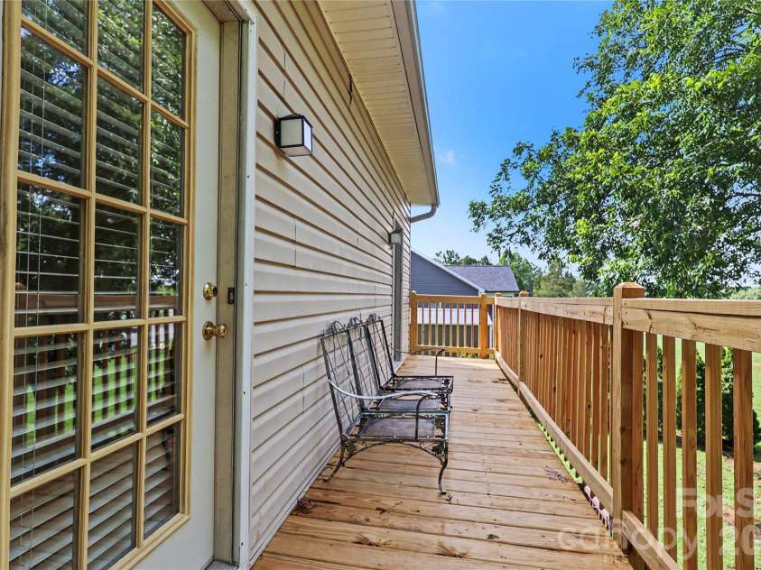 294 Riverview Boulevard, Lexington, NC 27292.  MLS# CAR4403702, YatesRealty ID 40929. 