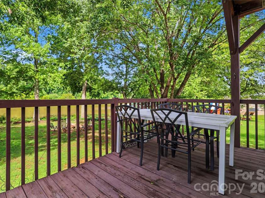 294 Riverview Boulevard, Lexington, NC 27292.  MLS# CAR4403702, YatesRealty ID 40929. 
