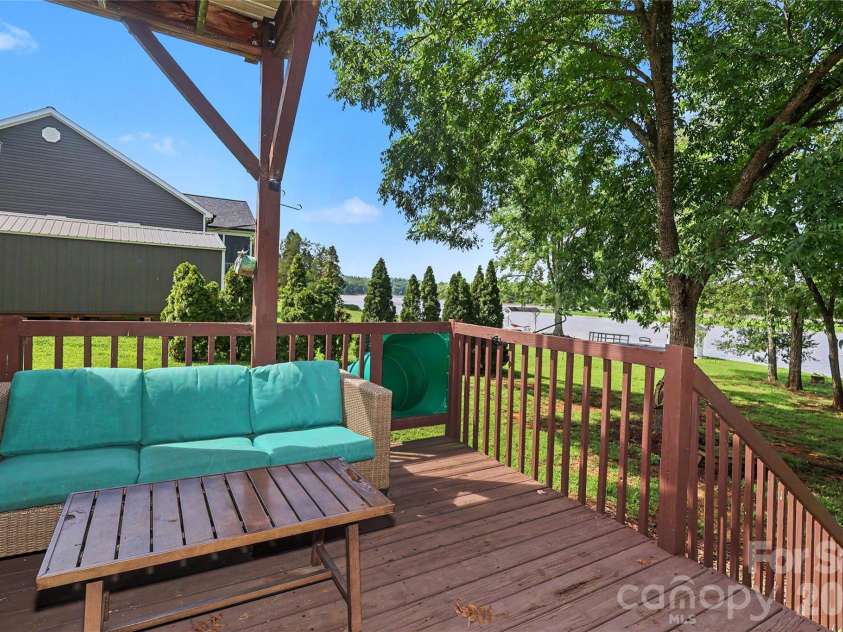 294 Riverview Boulevard, Lexington, NC 27292.  MLS# CAR4403702, YatesRealty ID 40929. 