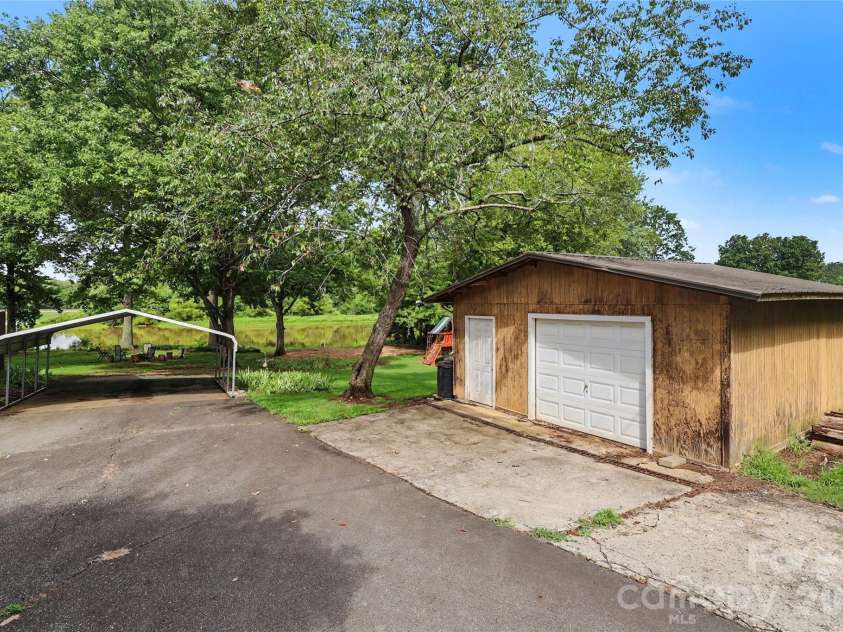 294 Riverview Boulevard, Lexington, NC 27292.  MLS# CAR4403702, YatesRealty ID 40929. 