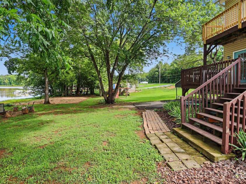 294 Riverview Boulevard, Lexington, NC 27292.  MLS# CAR4403702, YatesRealty ID 40929. 