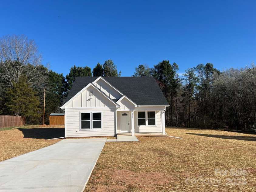 6756 Denver Heights Circle, Denver, NC 28037.  MLS# CAR4259585, YatesRealty ID 4093. 