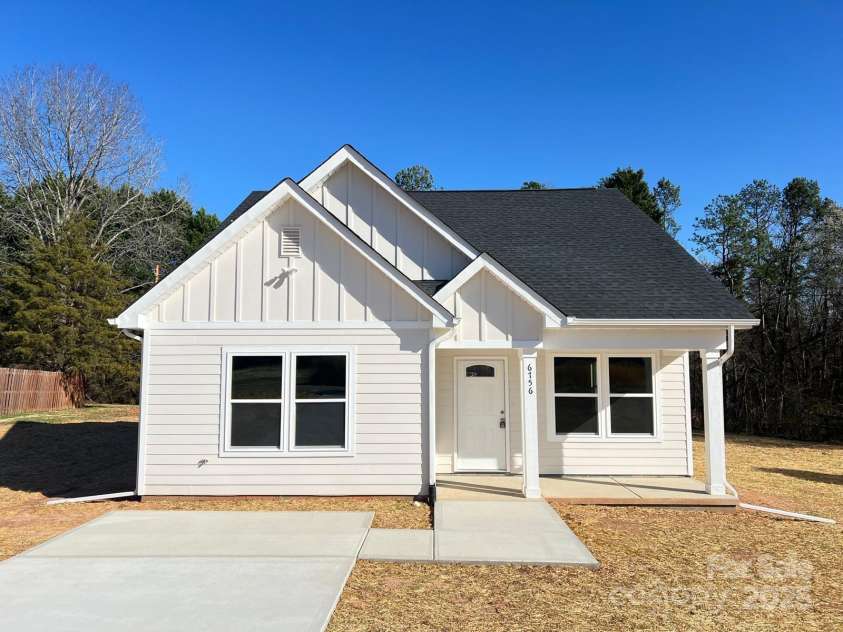 6756 Denver Heights Circle, Denver, NC 28037.  MLS# CAR4259585, YatesRealty ID 4093. 