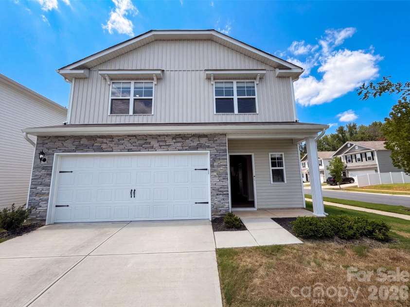 4104 Stoneygreen Lane, Charlotte, NC 28215.  MLS# CAR4410133, YatesRealty ID 40932. 