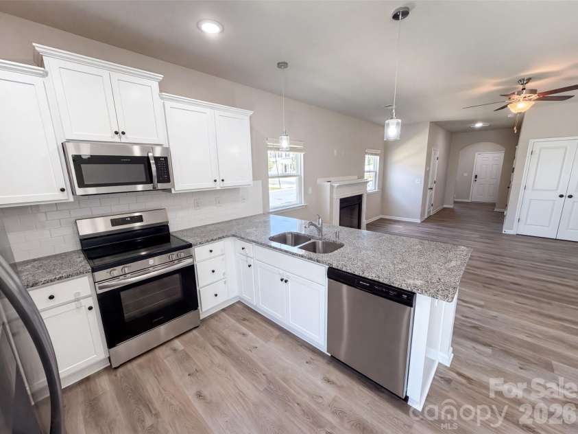 4104 Stoneygreen Lane, Charlotte, NC 28215.  MLS# CAR4410133, YatesRealty ID 40932. 