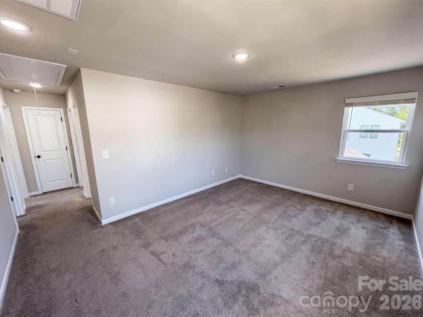 4104 Stoneygreen Lane, Charlotte, NC 28215.  MLS# CAR4410133, YatesRealty ID 40932. 