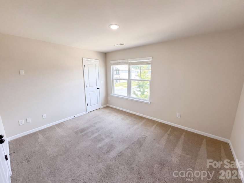 4104 Stoneygreen Lane, Charlotte, NC 28215.  MLS# CAR4410133, YatesRealty ID 40932. 