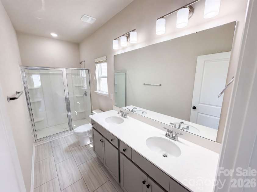 4104 Stoneygreen Lane, Charlotte, NC 28215.  MLS# CAR4410133, YatesRealty ID 40932. 
