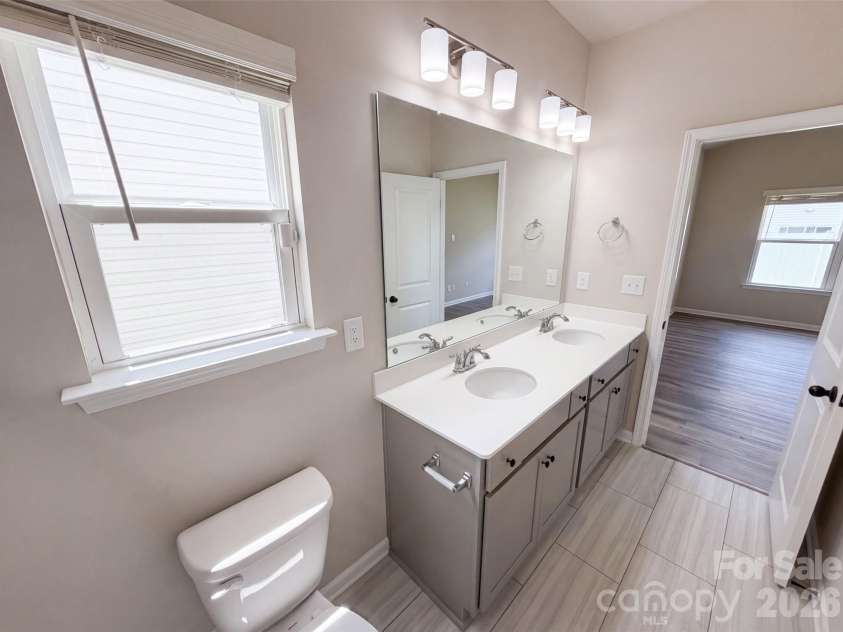 4104 Stoneygreen Lane, Charlotte, NC 28215.  MLS# CAR4410133, YatesRealty ID 40932. 