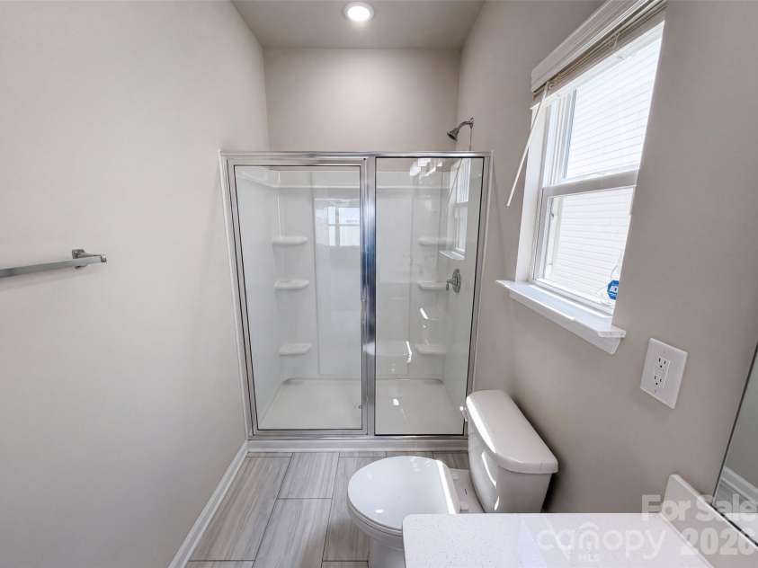 4104 Stoneygreen Lane, Charlotte, NC 28215.  MLS# CAR4410133, YatesRealty ID 40932. 