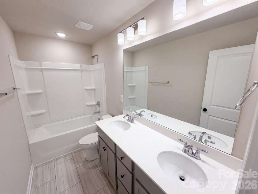 4104 Stoneygreen Lane, Charlotte, NC 28215.  MLS# CAR4410133, YatesRealty ID 40932. 