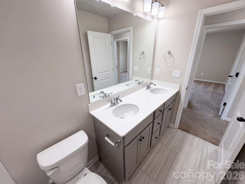 4104 Stoneygreen Lane, Charlotte, NC 28215.  MLS# CAR4410133, YatesRealty ID 40932. 
