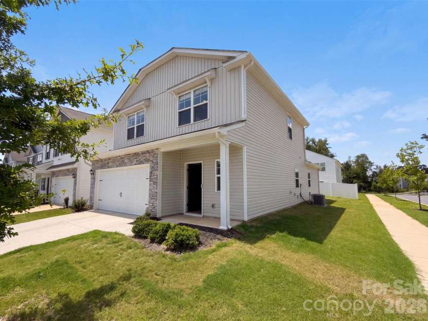 4104 Stoneygreen Lane, Charlotte, NC 28215.  MLS# CAR4410133, YatesRealty ID 40932. 