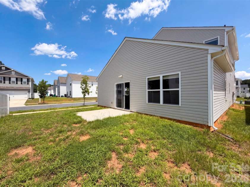 4104 Stoneygreen Lane, Charlotte, NC 28215.  MLS# CAR4410133, YatesRealty ID 40932. 