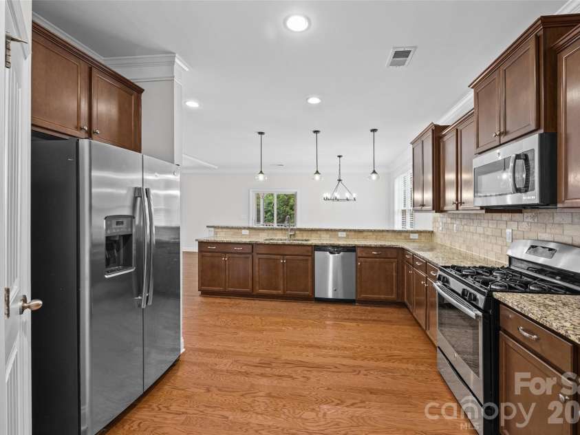 9233 Inverness Bay Road, Charlotte, NC 28278.  MLS# CAR4406001, YatesRealty ID 40933. 