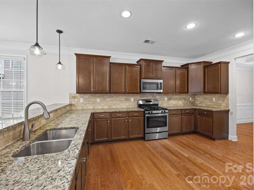 9233 Inverness Bay Road, Charlotte, NC 28278.  MLS# CAR4406001, YatesRealty ID 40933. 