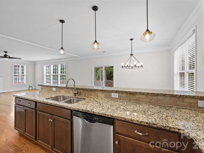 9233 Inverness Bay Road, Charlotte, NC 28278.  MLS# CAR4406001, YatesRealty ID 40933. 