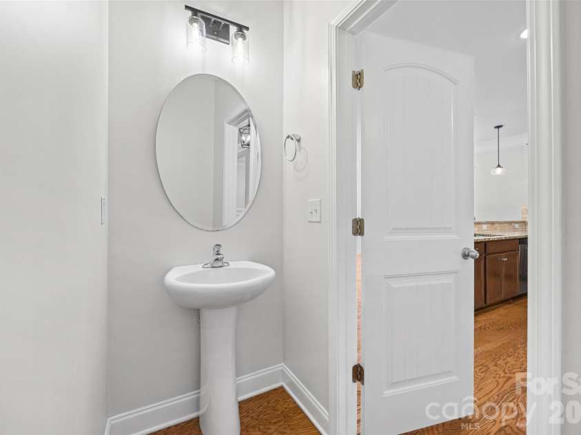 9233 Inverness Bay Road, Charlotte, NC 28278.  MLS# CAR4406001, YatesRealty ID 40933. 