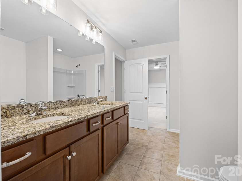 9233 Inverness Bay Road, Charlotte, NC 28278.  MLS# CAR4406001, YatesRealty ID 40933. 
