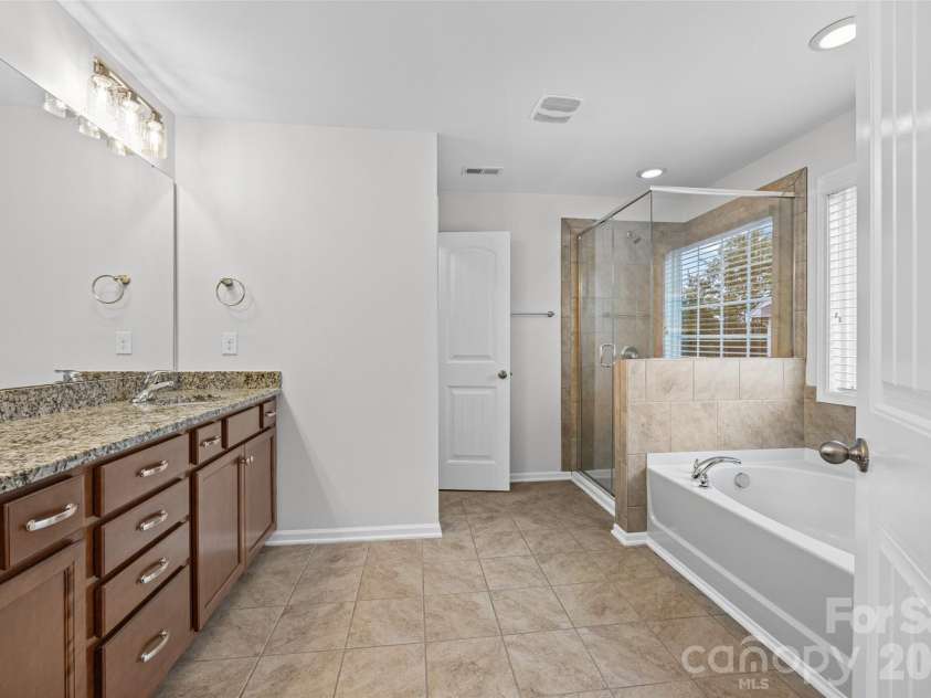 9233 Inverness Bay Road, Charlotte, NC 28278.  MLS# CAR4406001, YatesRealty ID 40933. 