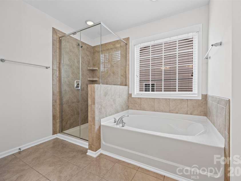 9233 Inverness Bay Road, Charlotte, NC 28278.  MLS# CAR4406001, YatesRealty ID 40933. 