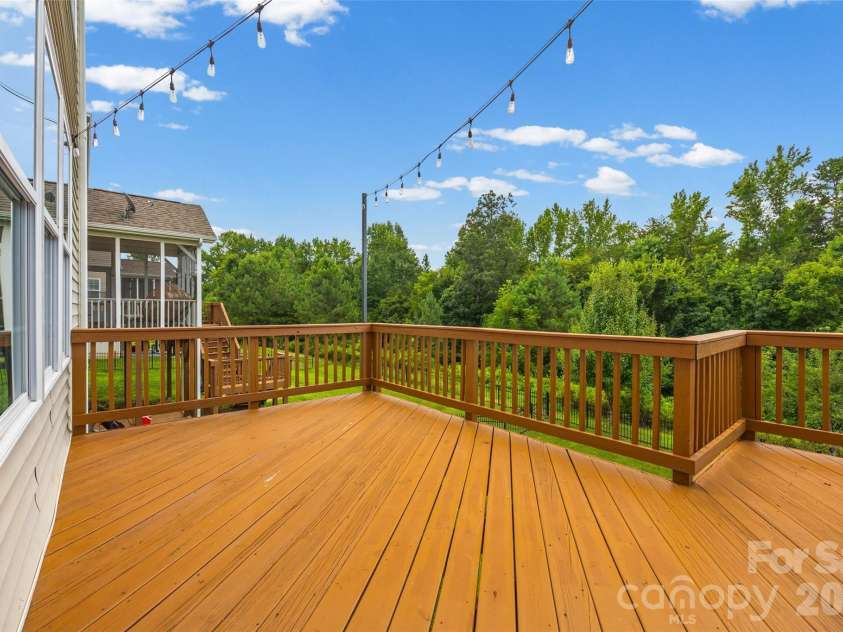 9233 Inverness Bay Road, Charlotte, NC 28278.  MLS# CAR4406001, YatesRealty ID 40933. 