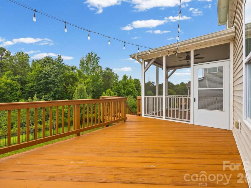 9233 Inverness Bay Road, Charlotte, NC 28278.  MLS# CAR4406001, YatesRealty ID 40933. 