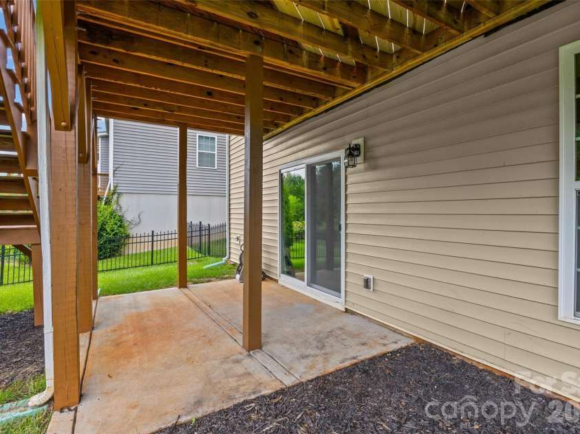 9233 Inverness Bay Road, Charlotte, NC 28278.  MLS# CAR4406001, YatesRealty ID 40933. 