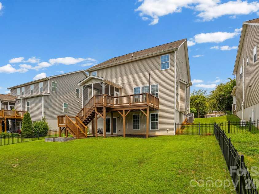 9233 Inverness Bay Road, Charlotte, NC 28278.  MLS# CAR4406001, YatesRealty ID 40933. 