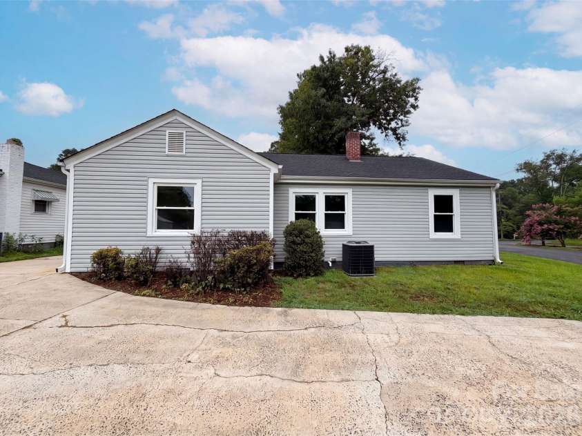 821 Jackson Street, Gastonia, NC 28052.  MLS# CAR4409545, YatesRealty ID 40934. 