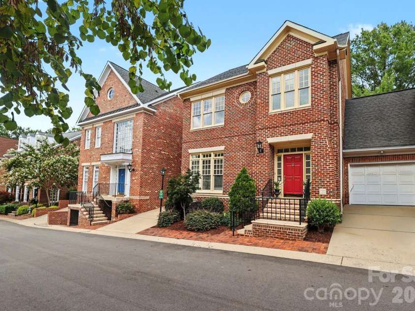 1120 Dilworth Crescent Row, Charlotte, NC 28203.  MLS# CAR4396868, YatesRealty ID 40935. 