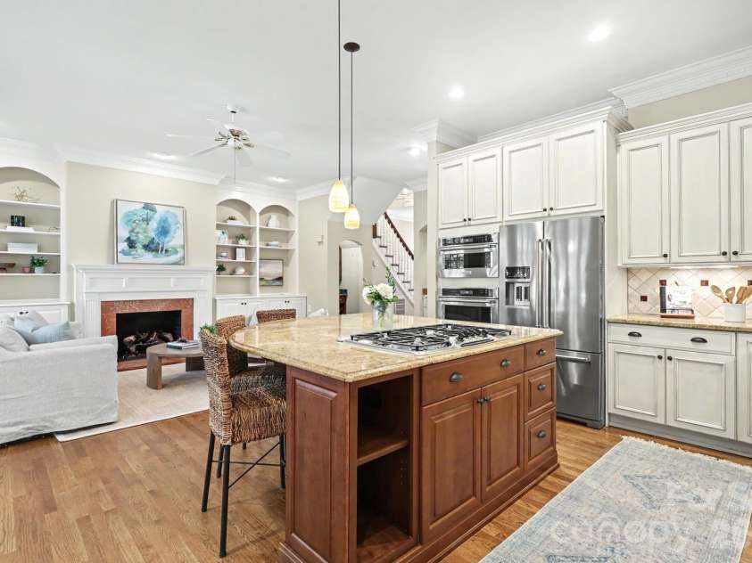 1120 Dilworth Crescent Row, Charlotte, NC 28203.  MLS# CAR4396868, YatesRealty ID 40935. 