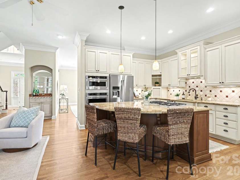 1120 Dilworth Crescent Row, Charlotte, NC 28203.  MLS# CAR4396868, YatesRealty ID 40935. 