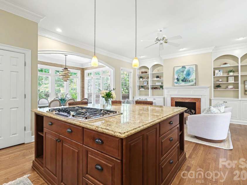 1120 Dilworth Crescent Row, Charlotte, NC 28203.  MLS# CAR4396868, YatesRealty ID 40935. 