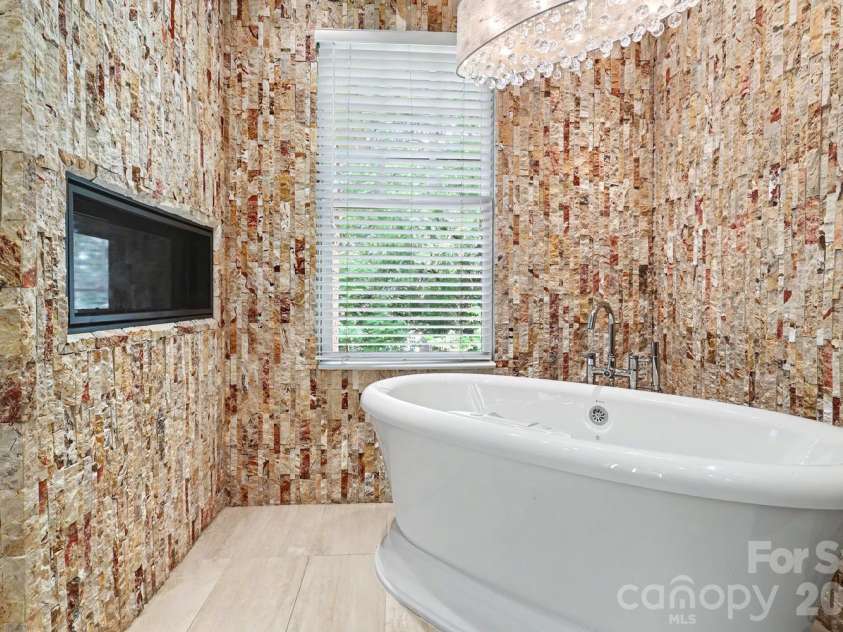 1120 Dilworth Crescent Row, Charlotte, NC 28203.  MLS# CAR4396868, YatesRealty ID 40935. 