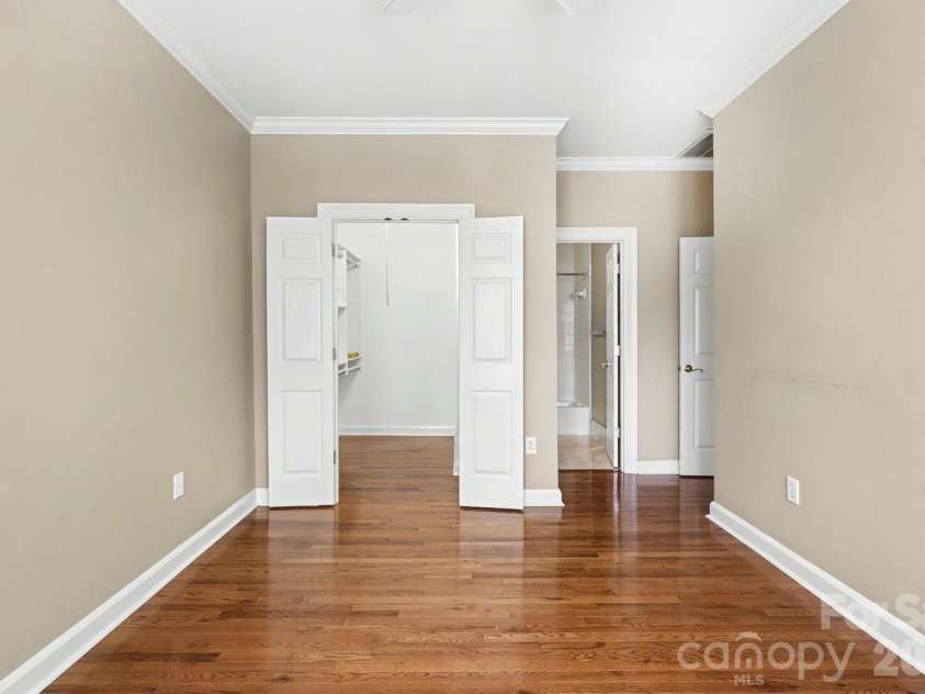 1120 Dilworth Crescent Row, Charlotte, NC 28203.  MLS# CAR4396868, YatesRealty ID 40935. 
