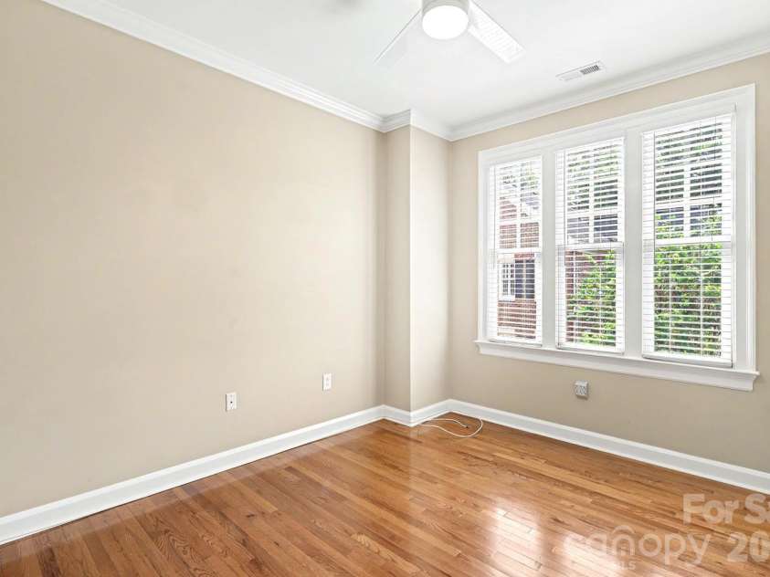 1120 Dilworth Crescent Row, Charlotte, NC 28203.  MLS# CAR4396868, YatesRealty ID 40935. 