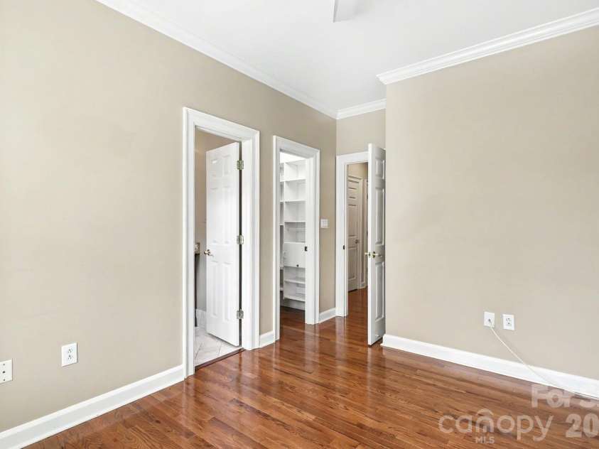 1120 Dilworth Crescent Row, Charlotte, NC 28203.  MLS# CAR4396868, YatesRealty ID 40935. 