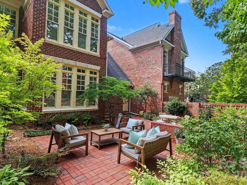 1120 Dilworth Crescent Row, Charlotte, NC 28203.  MLS# CAR4396868, YatesRealty ID 40935. 