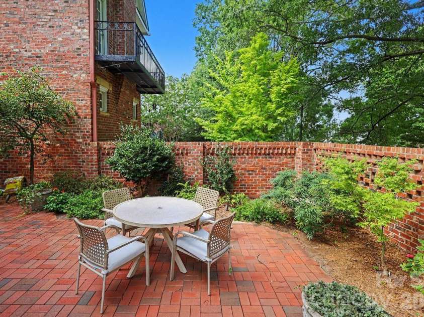 1120 Dilworth Crescent Row, Charlotte, NC 28203.  MLS# CAR4396868, YatesRealty ID 40935. 