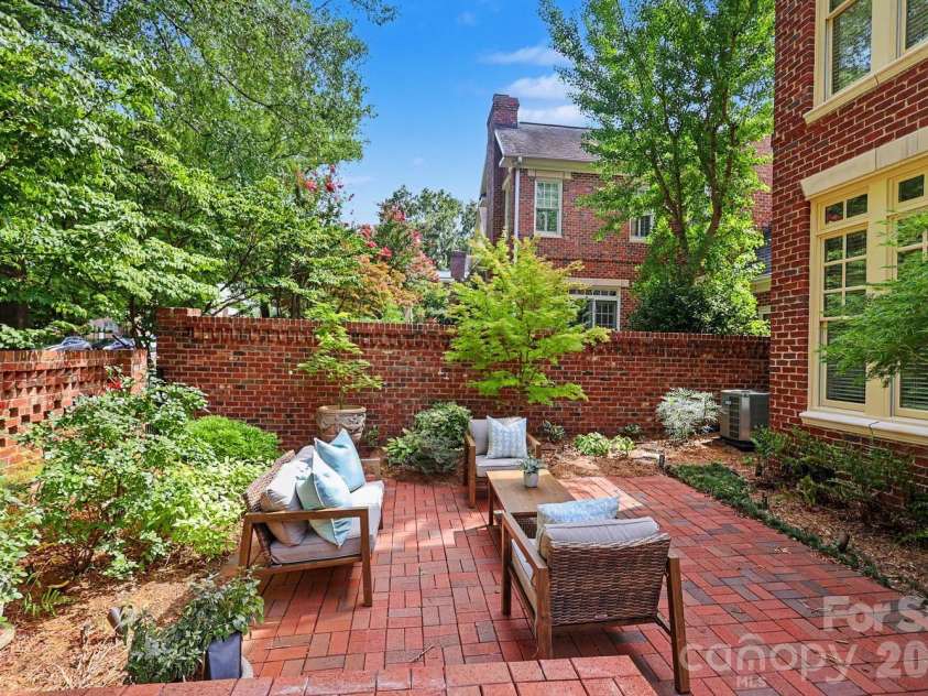 1120 Dilworth Crescent Row, Charlotte, NC 28203.  MLS# CAR4396868, YatesRealty ID 40935. 
