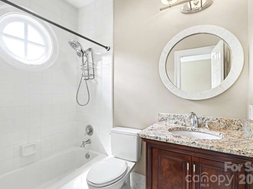 1120 Dilworth Crescent Row, Charlotte, NC 28203.  MLS# CAR4396868, YatesRealty ID 40935. Full bath in third bedroom