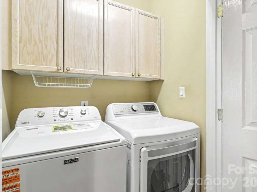 1120 Dilworth Crescent Row, Charlotte, NC 28203.  MLS# CAR4396868, YatesRealty ID 40935. Laundry