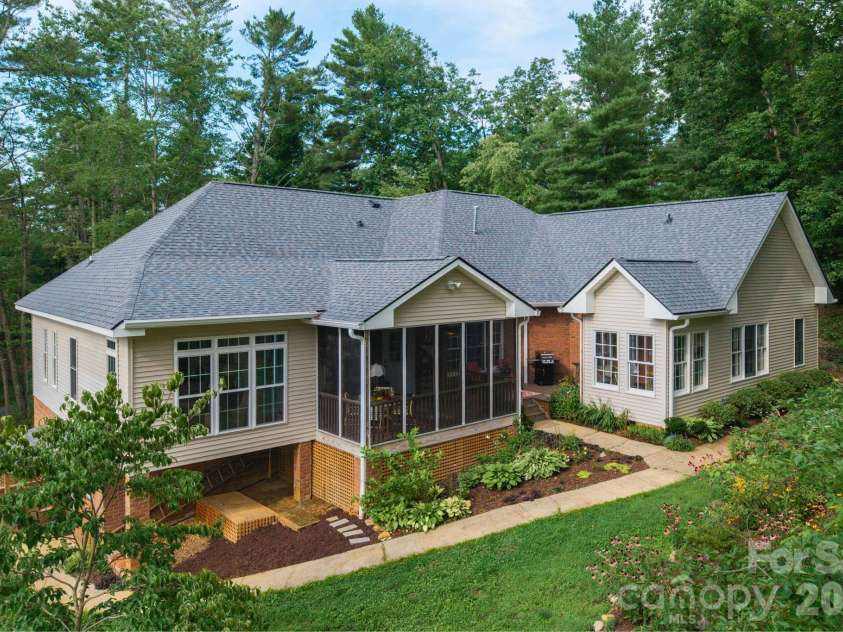 21 Four Oaks Drive, Arden, NC 28704.  MLS# CAR4407060, YatesRealty ID 40936. 