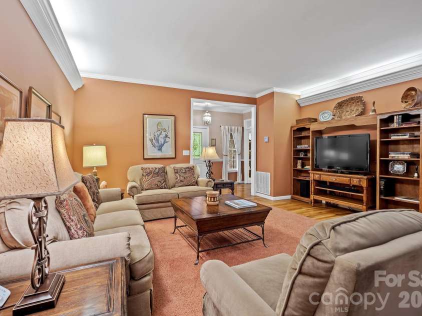 21 Four Oaks Drive, Arden, NC 28704.  MLS# CAR4407060, YatesRealty ID 40936. 
