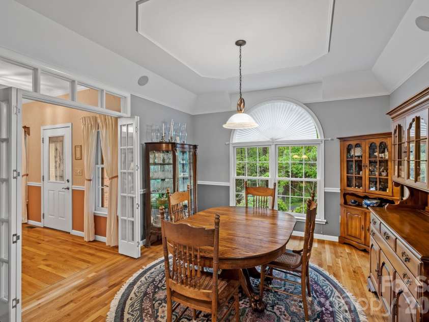 21 Four Oaks Drive, Arden, NC 28704.  MLS# CAR4407060, YatesRealty ID 40936. 