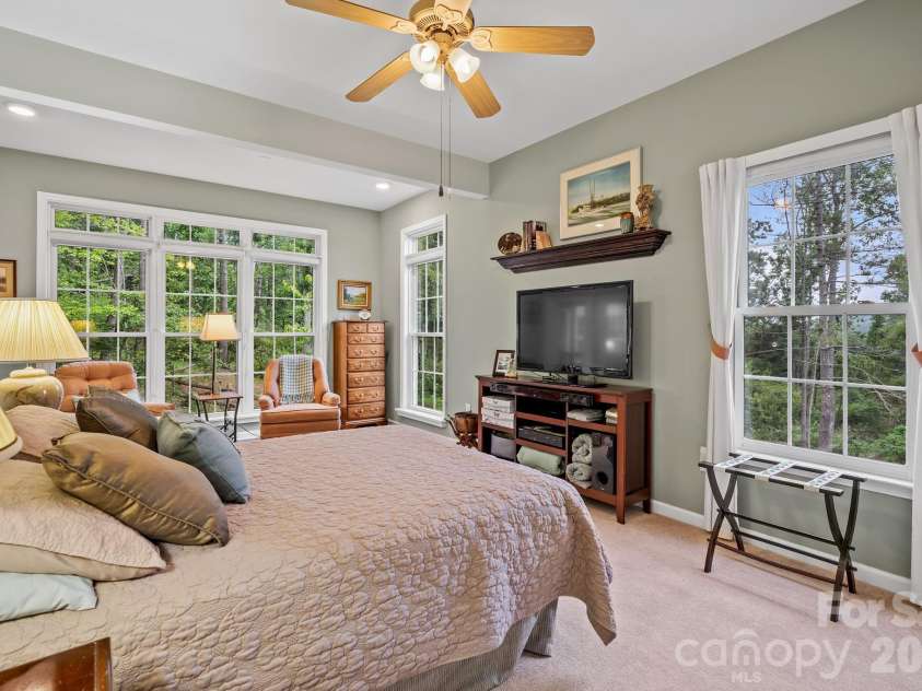 21 Four Oaks Drive, Arden, NC 28704.  MLS# CAR4407060, YatesRealty ID 40936. 